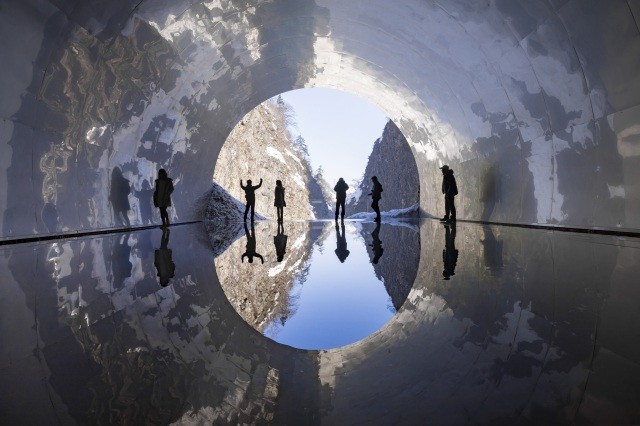 マ・ヤンソン / MADアーキテクツ「Tunnel of Light」（大地の芸術祭作品） Photo by Nakamura Osamu