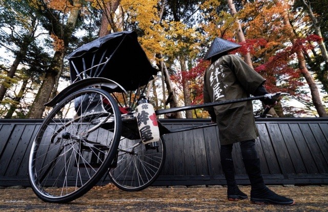 武家屋敷で人力車体験