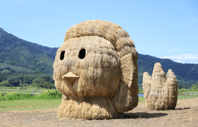 Enormous works of art made out of rice straw! Visit the Wara Art Festival.