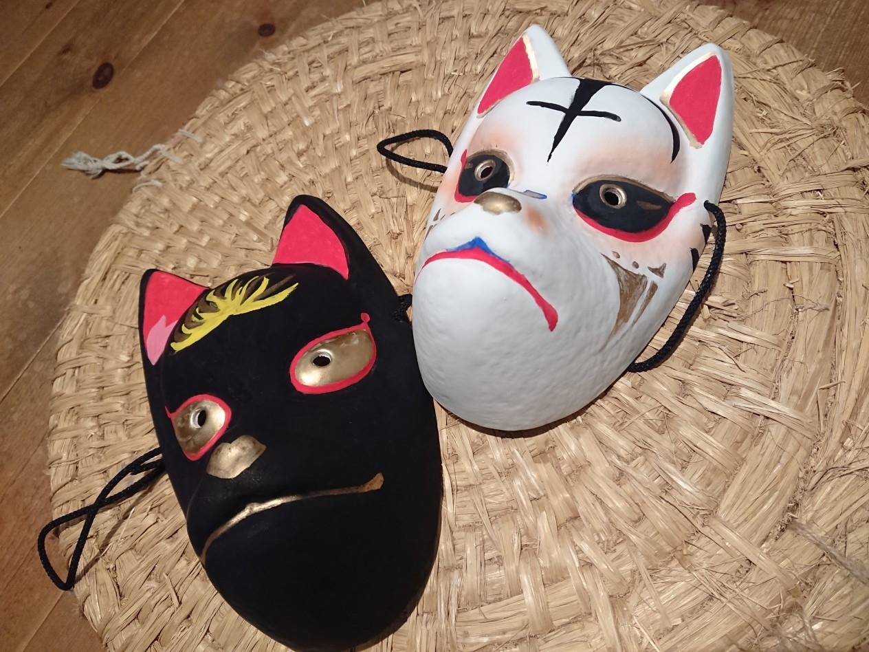 Experience painting fox masks at Kitsune no Yomeiri Yashiki