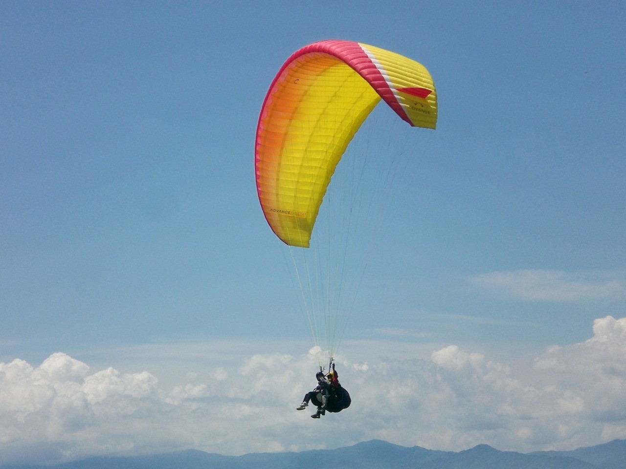 Recommended for beginners! Paragliding Experience Tandem (two-seater) Flight